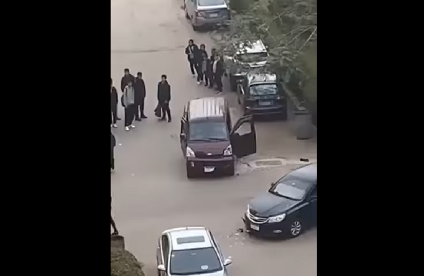 حبس المتهم بتحطيم ميكروباص مدارس ب6 أكتوبر