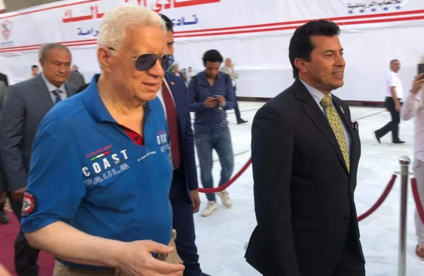 مرتضى منصور يهاجم وزير الرياضة بصورة قديمة..وصبحى يرد: افتخر بتاريخى
