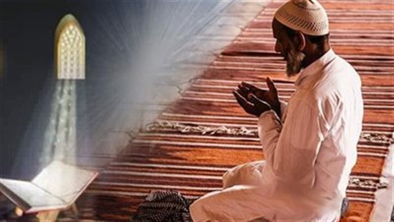 حكم الضحك في الصلاة.. الإفتاء تجيب