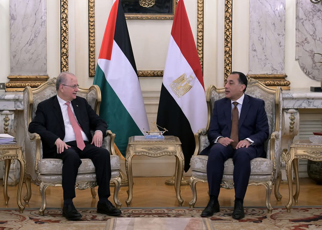 مدبولى يبحث مع رئيس الوزراء الفلسطينى إعادة إعمار غزة