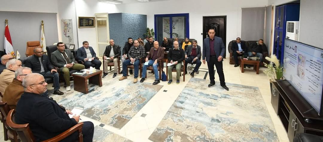 وزير الإسكان "يتفقد المشروعات الجارى تنفيذها ب"15 مايو"