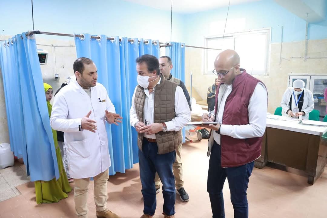وزير الصحة : تشكيل لجنة لتحقيق الاستفادة القصوى من المبنى الجديد بمستشفى منيا القمح المركزى