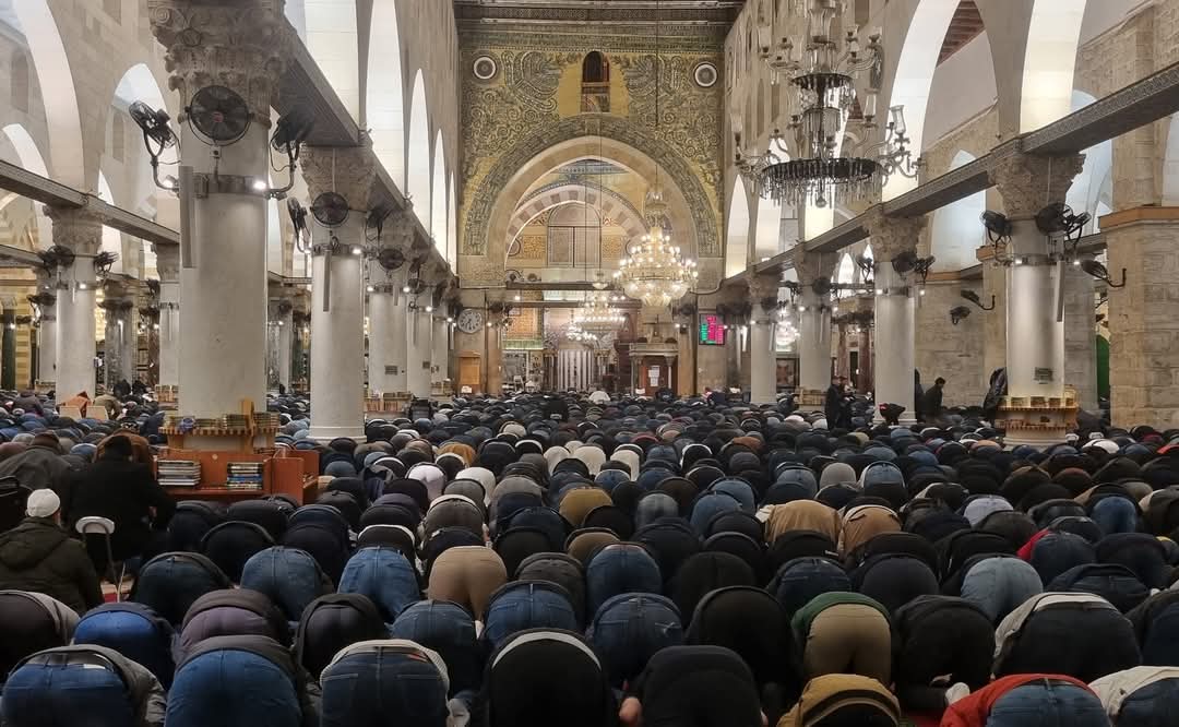 70 ألفا يؤدون صلاتى العشاء والتراويح فى رحاب المسجد الأقصى المبارك