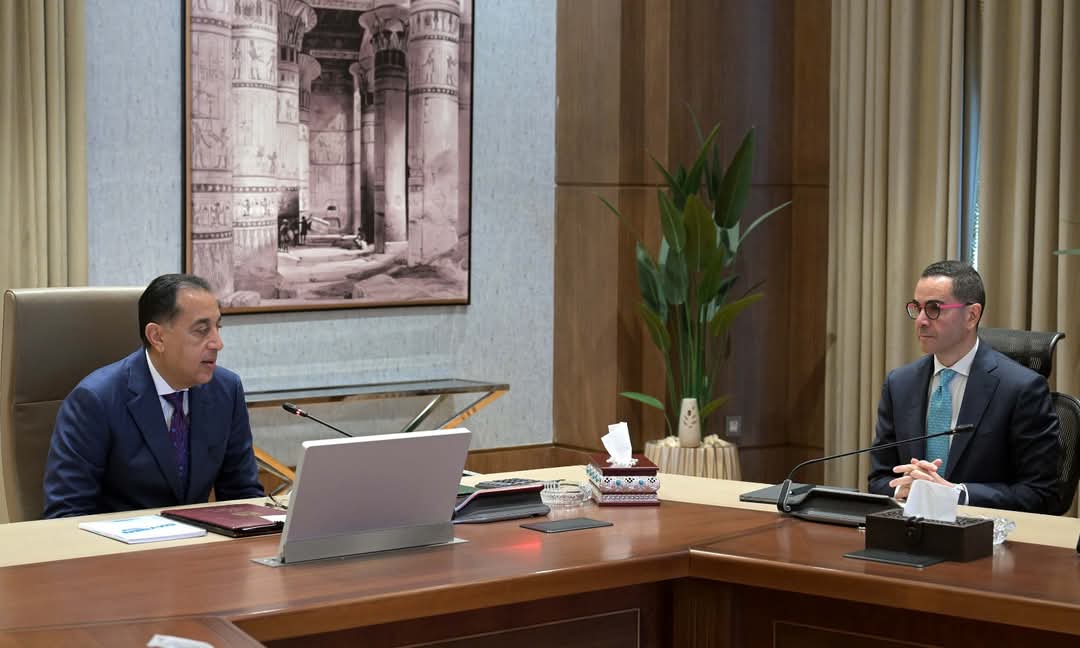 مدبولى يتابع مع وزير الاستثمار نتائج زيارته إلى الإمارات 