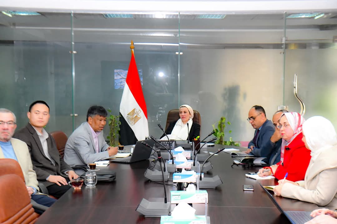 وزيرة البيئة تبحث مع شركة صينية توطين تكنولوجيا زراعة الغابات 