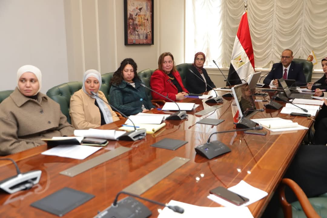 وزير العمل يترأس اجتماع تعزيز المساواة بين الجنسين