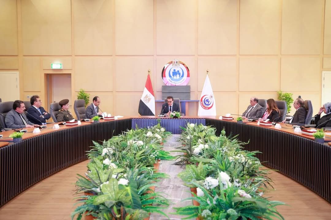 وزير الصحة يبحث مع اللجنة العليا للبورد المصرى إضافة تخصصات جديدة لطب الأسنان