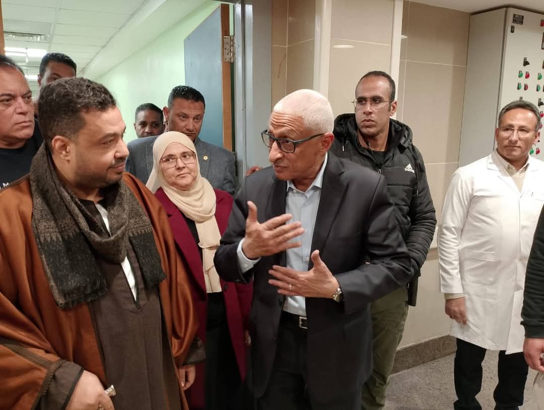 محافظ شمال سيناء يزور الجرحى الفلسطينيين بمستشفى العريش