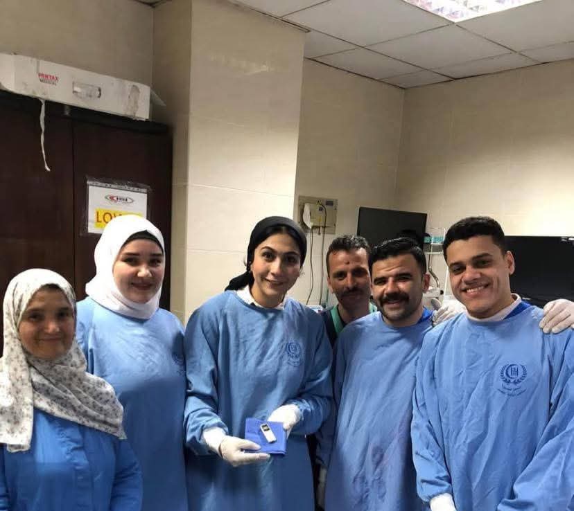 استخراج محمول من معدة مريض باستخدام المنظار