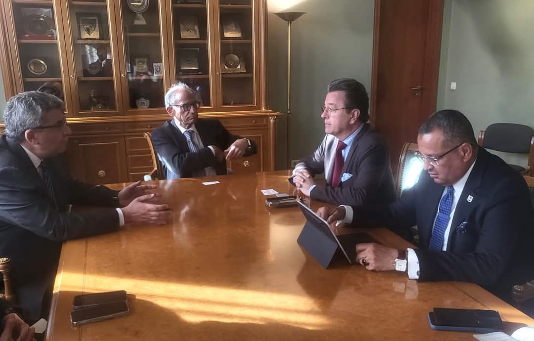 محافظ جنوب سيناء يبحث مع رجال أعمال ألمان ببرلين فرص الاستثمار