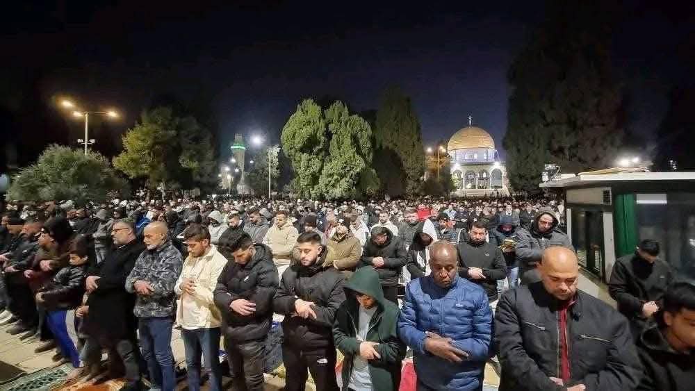 60 ألفا يؤدون صلاتى العشاء والتراويح في رحاب المسجد الأقصى المبارك
