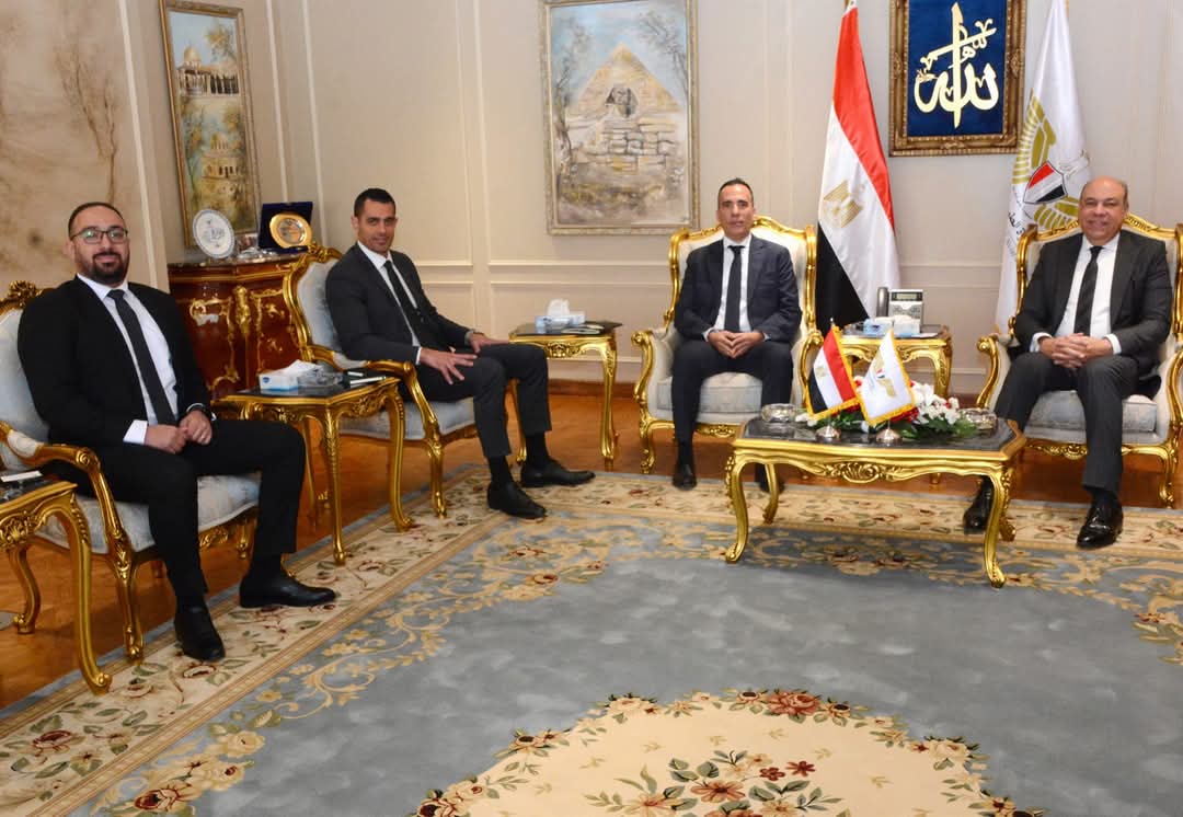 وزير الطيران يبحث مع وفد شركه " سيتا " العالمية التعاون فى التحول الرقمى بالمطارات المصرية