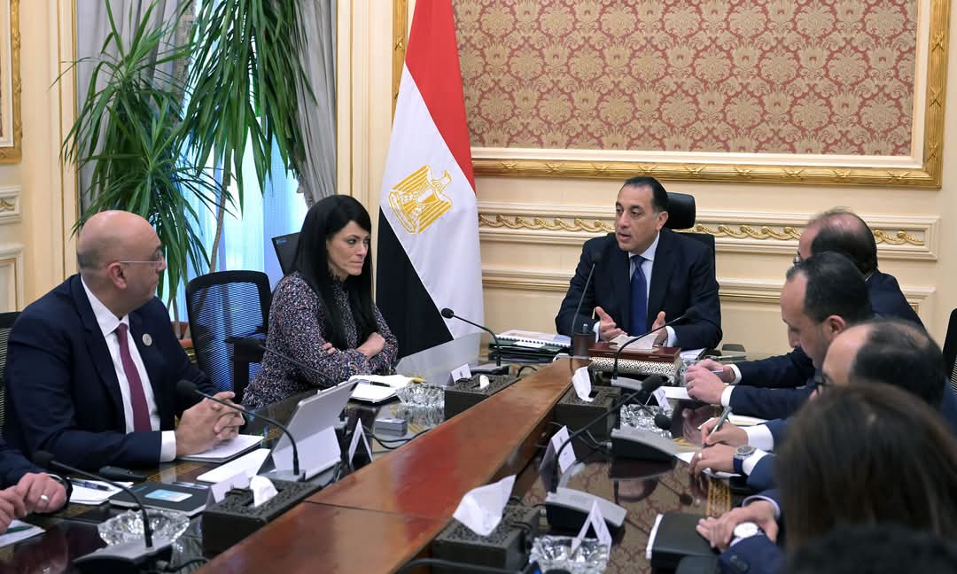 رئيس الوزراء يثمن دور جهاز تنمية المشروعات المتوسطة والصغيرة فى تحفيز الاستثمارات 