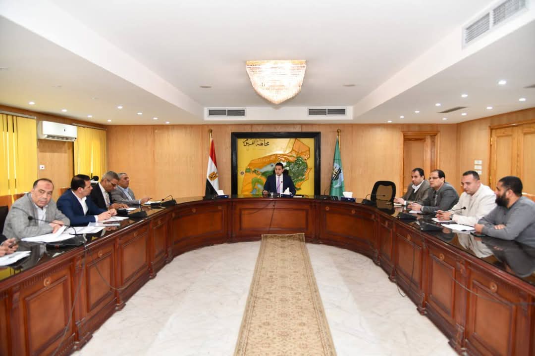 نائب محافظ الفيوم يتابع معدلات الإنجاز بمشروعات الخطة الاستثمارية