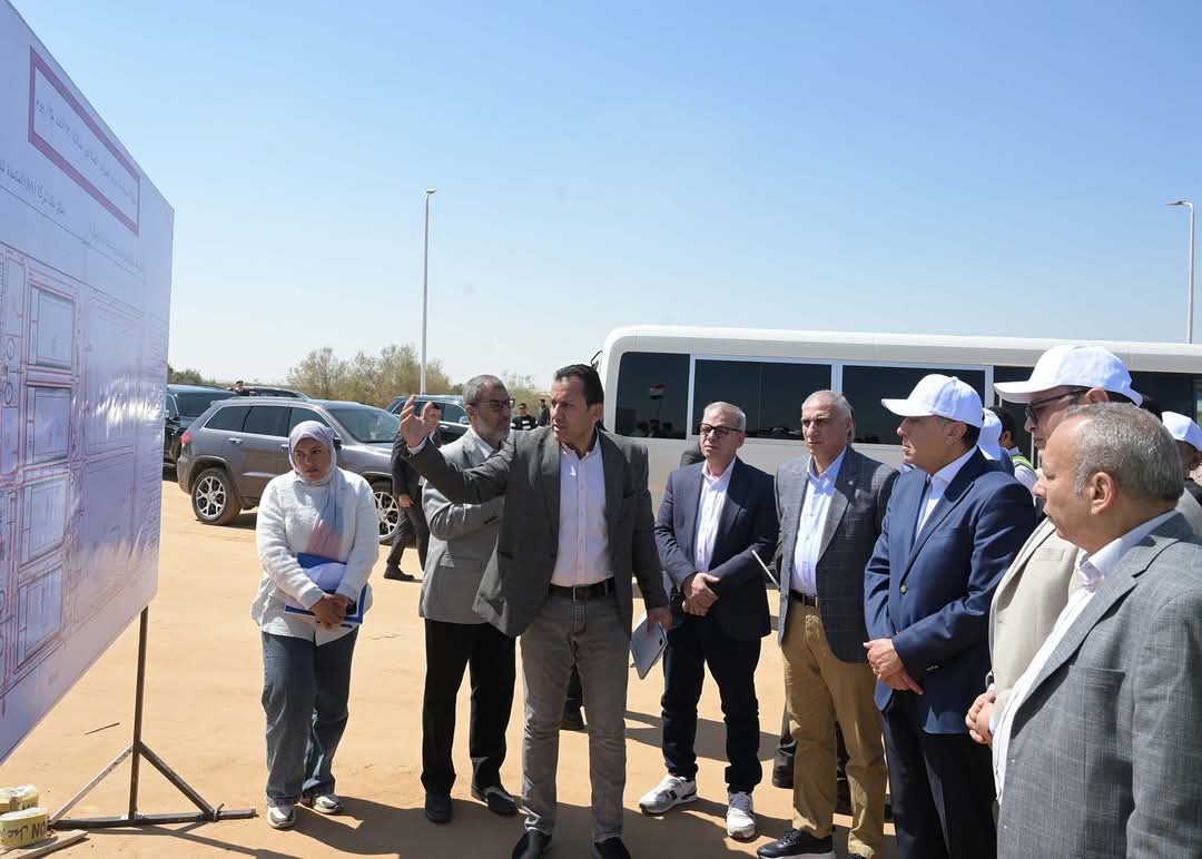رئيس الوزراء يتفقد أعمال إنشاء محطة الصرف الصحى الصناعى بالعاشر من رمضان