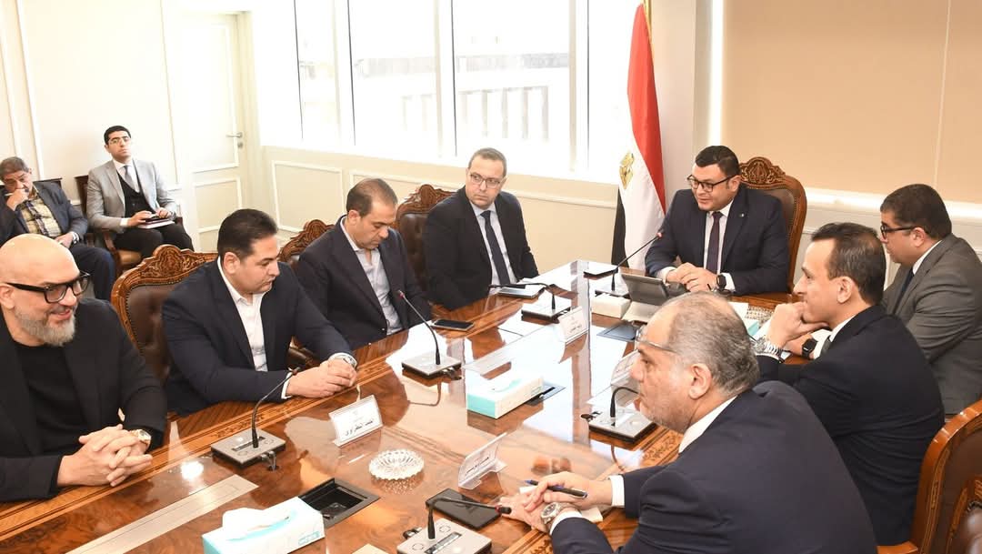 وزير الإسكان يبحث مع مسئولى "منصة مصر العقارية" أوجه التعاون