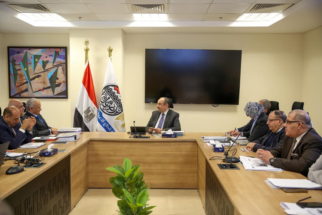 وزير قطاع الأعمال يستعرض موقف مشروعات "القابضة للسياحة والفنادق