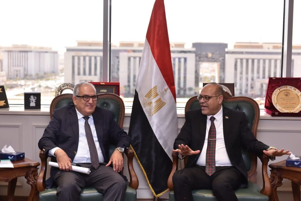 وزير العمل يلتقى رئيس الهيئة العامة للتأمين الصحى 