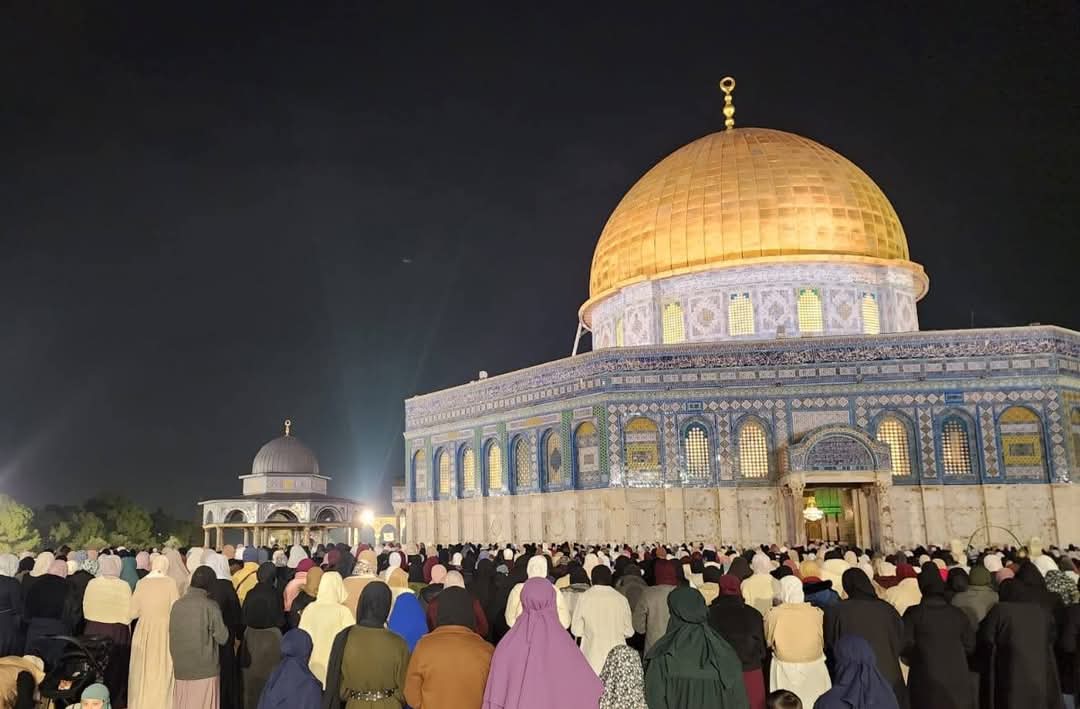 70 ألفًا يؤدون صلاتى العشاء والتراويح فى المسجد الأقصى