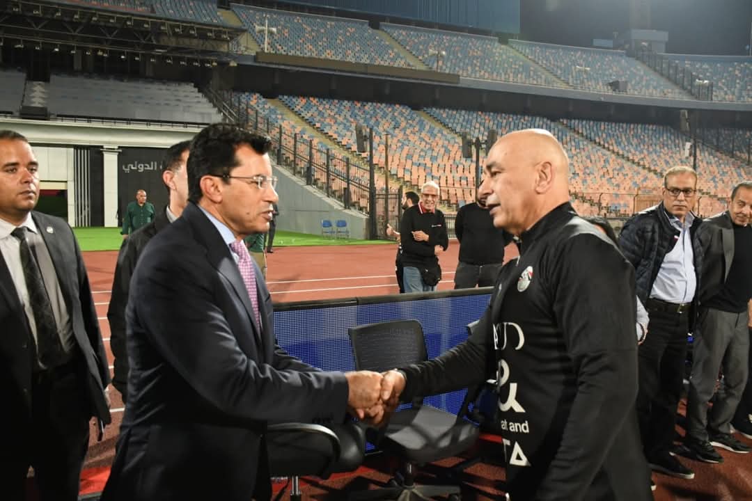وزير الرياضة يدعم منتخب مصر قبل مواجهتى إثيوبيا وسيراليون فى تصفيات كأس العالم