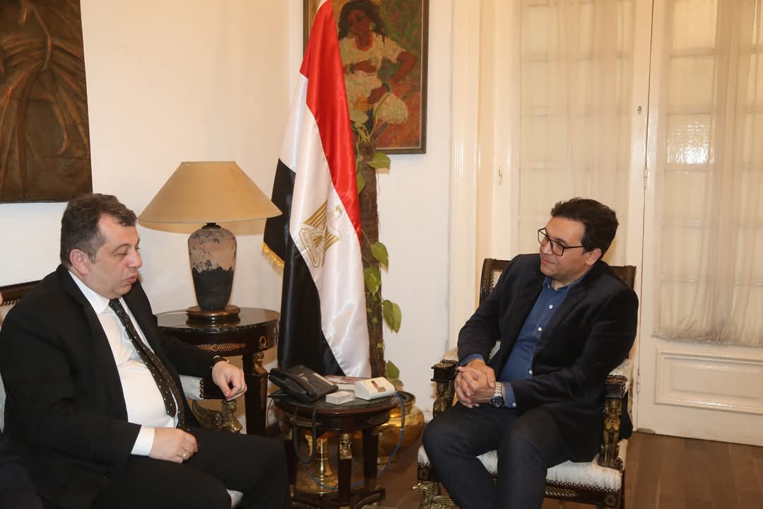 وزير الثقافة يبحث تعزيز التعاون مع توأرمينيا