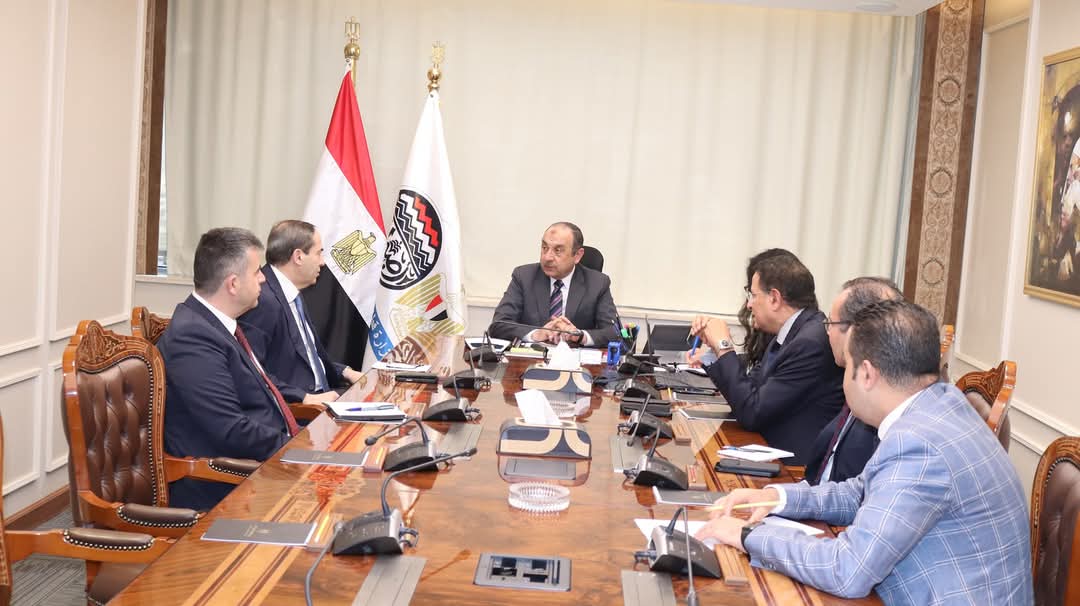 وزير قطاع الأعمال يبحث مع "KCG" التركية للمنسوجات التعاون المشترك 
