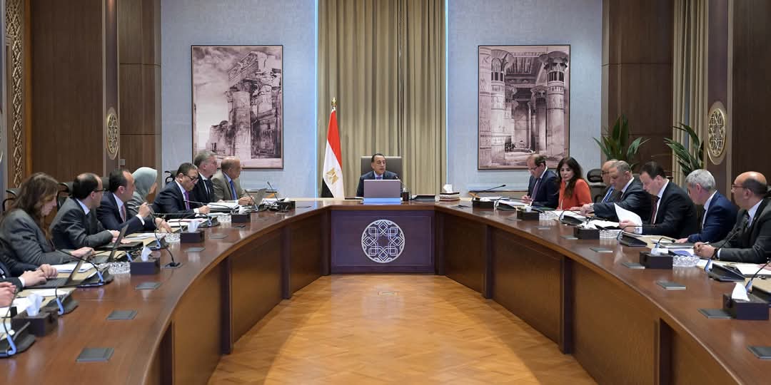 رئيس الوزراء يستعرض موقف تخصيص الأراضى لمشروعات الطاقة الجديدة والمتجددة