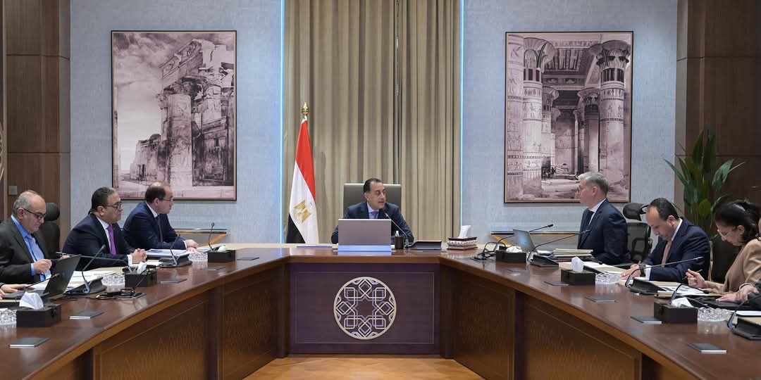 رئيس الوزراء يتابع ملفات العمل المشتركة بين المالية والبترول