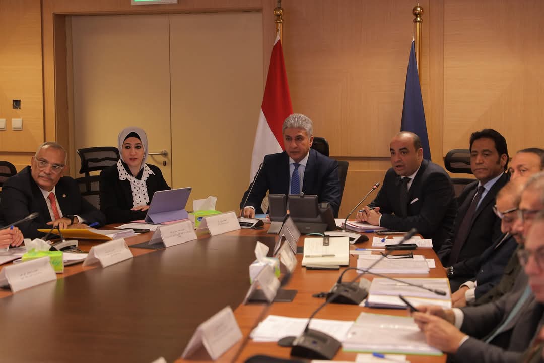 وزير السياحة يترأس اجتماع المجلس الأعلى للآثار  