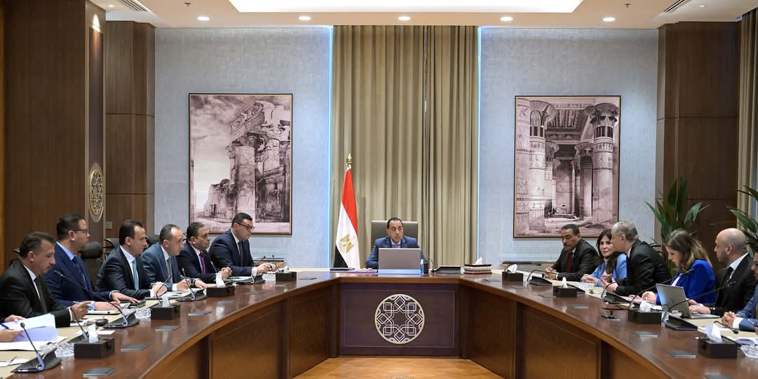 رئيس الوزراء يتابع أعمال تطوير الساحل الشمالى من غرب رأس الحكمة لشرق مطروح