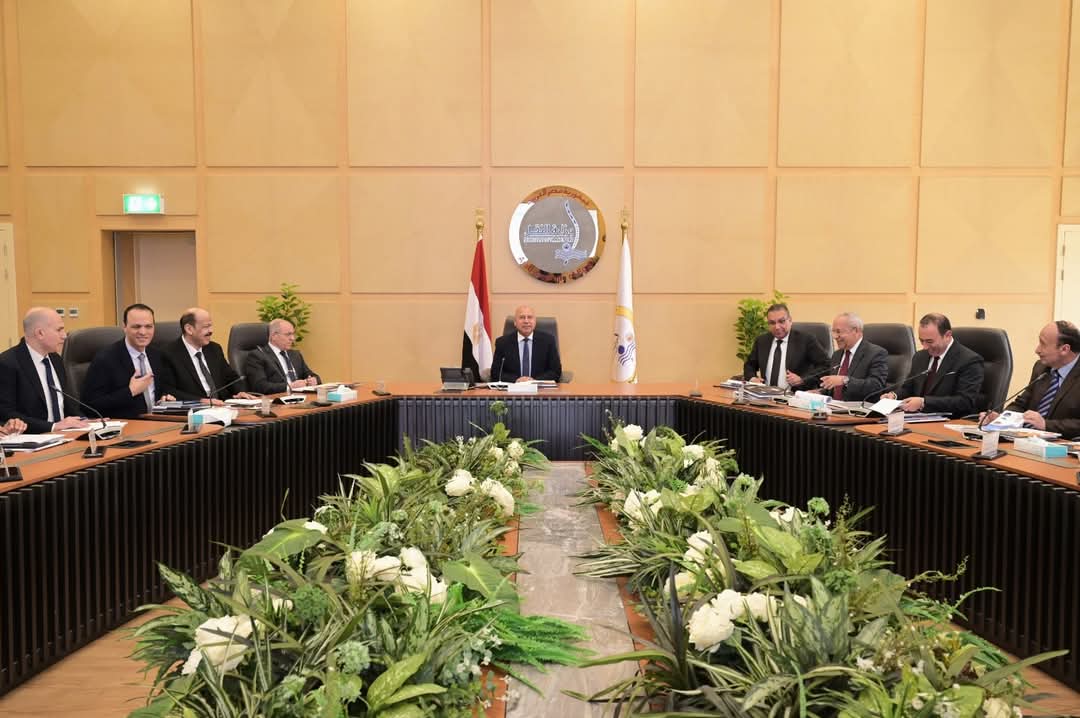 تحديث أسطول الشركة القابضة للنقل البحرى والبرى