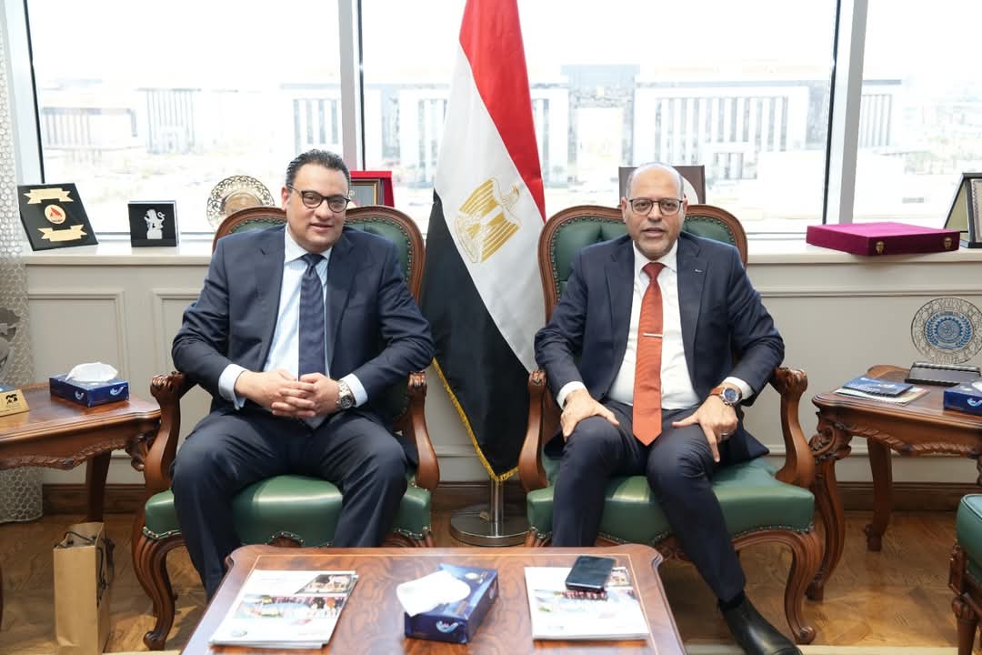 وزير العمل يستقل سفير مصر لدى التشيك