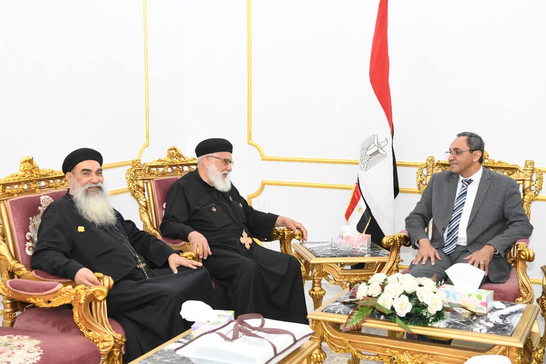 محافظ قنا يستقبل وفود الكنائس لتقديم التهنئة بعيد الفطر المبارك