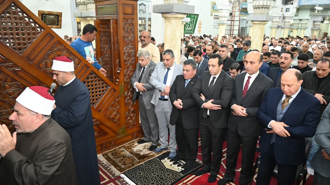 نائب المحافظ ومدير الأمن ورئيس مدينة دمنهور يؤدون صلاة عيد الفطر بمسجد التوبة 