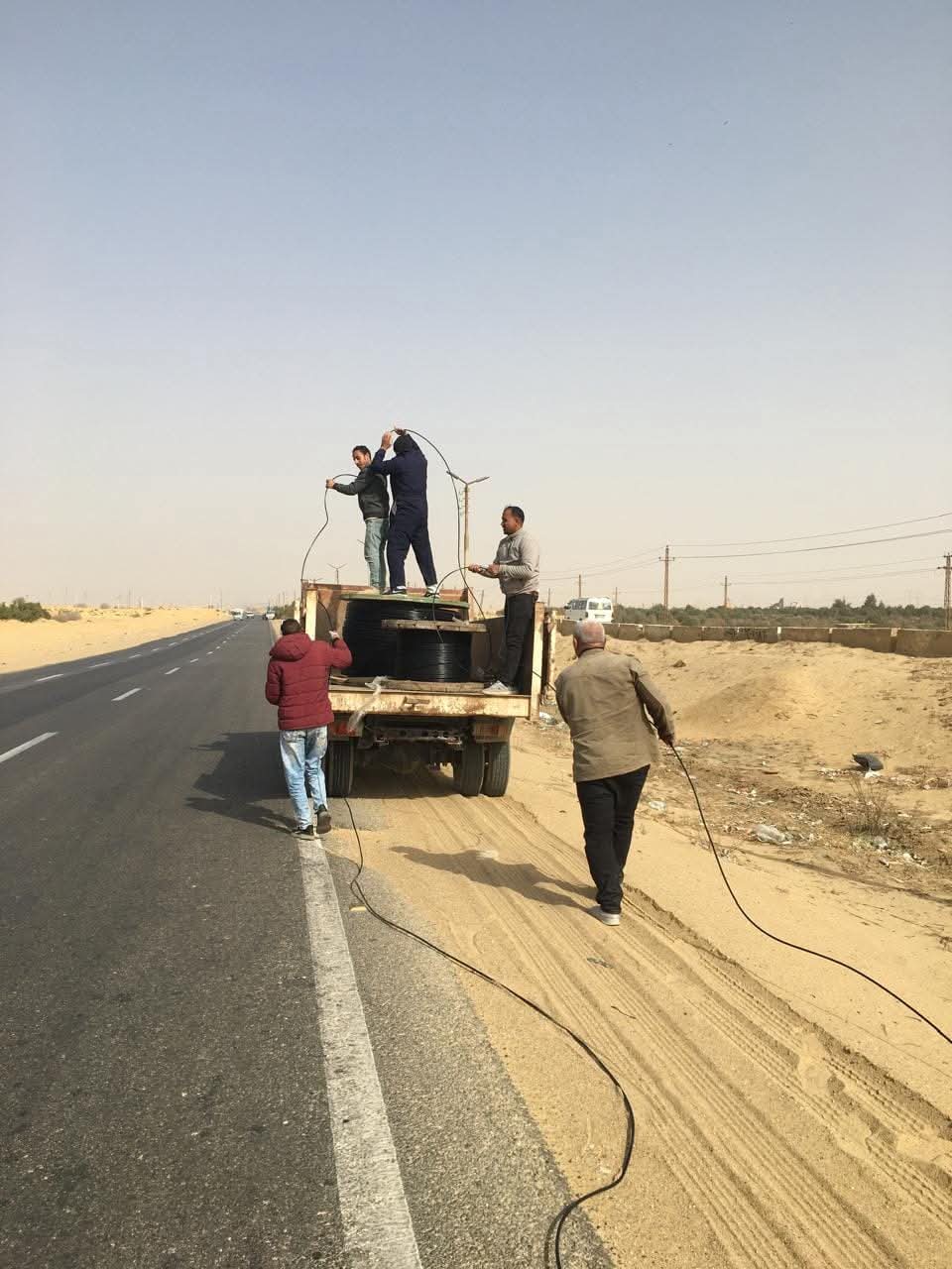 رئيس مدينة طامية يتابع المرحلة الثانية من أعمال إنارة طريق القاهرة - الفيوم الصحراوي بطول 10 آلاف متر