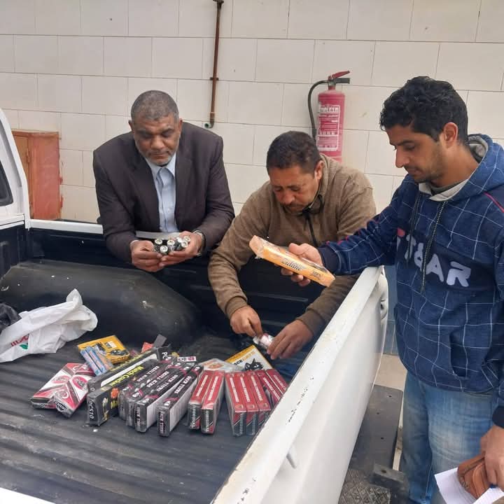 ضبط 950 صاروخ وألعاب نارية وسلع مجهولة المصدر ببنى سويف