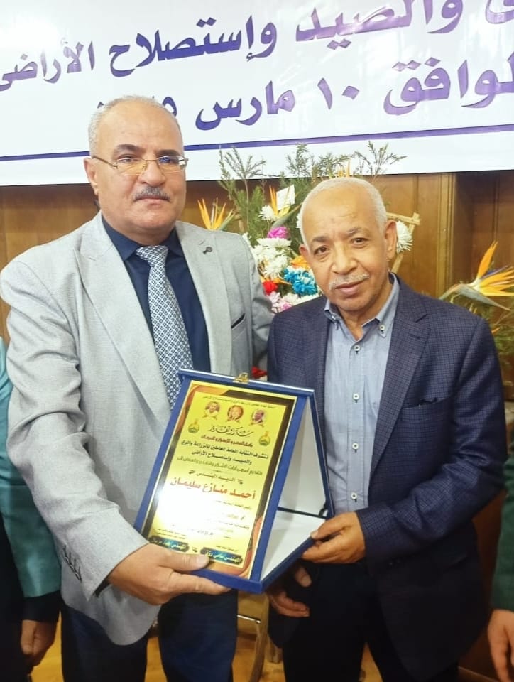 زراعة البحيرة.. تكريم رئيس اللجنة النقابية للعاملين بالزراعة والبيطرى