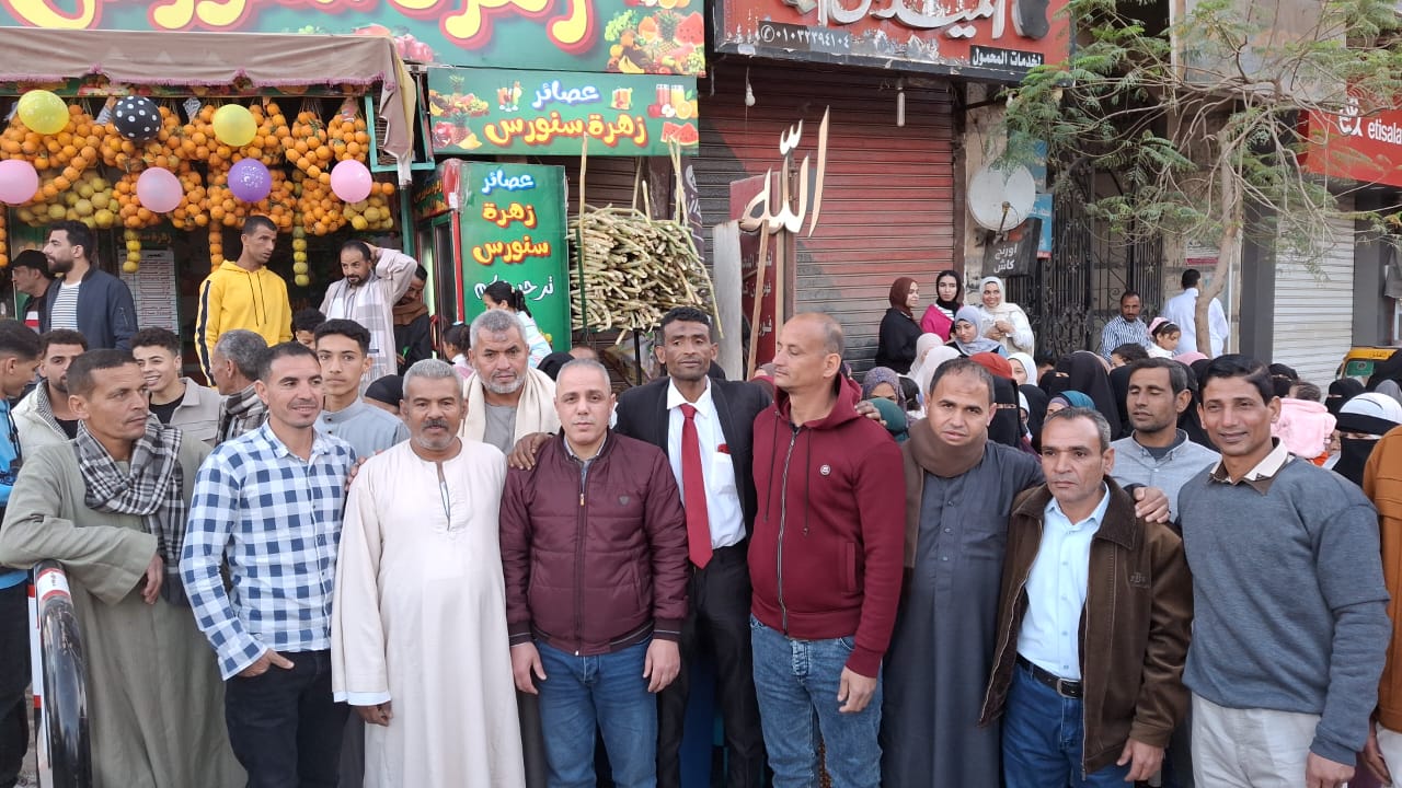 أهالي الروضة يشاركون في وقفة لدعم القيادة السياسية والقضية الفلسطينية