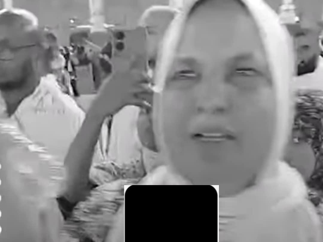 أم من الفيوم تناشد المعتمرين بالدعاء لابنتها المريضة في الحرم المكي