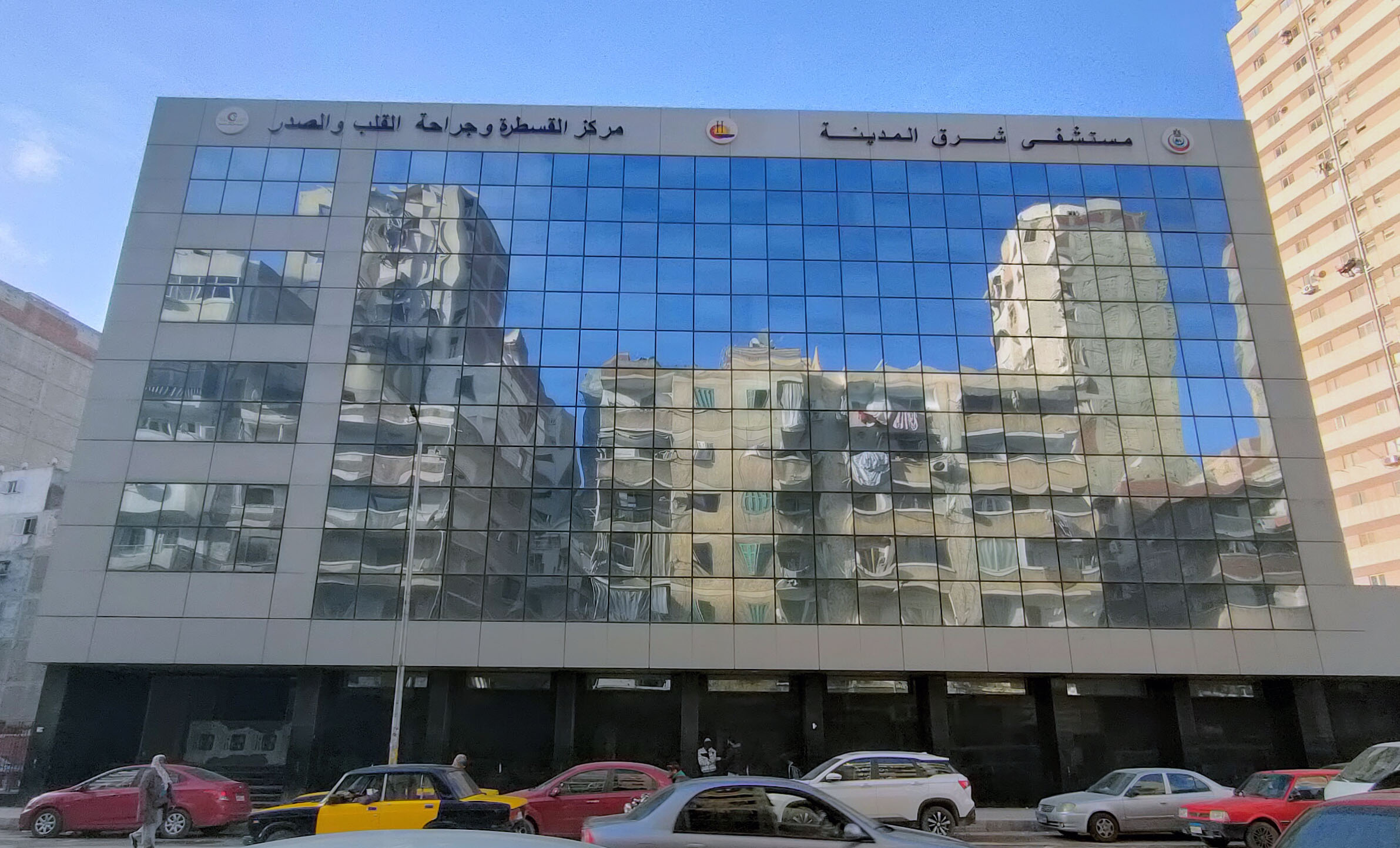 نبيل فكري .. يكتب: مستشفى شرق المدينة .. لا تهدموا الإنجازات من أجل «عبث الجروبات»