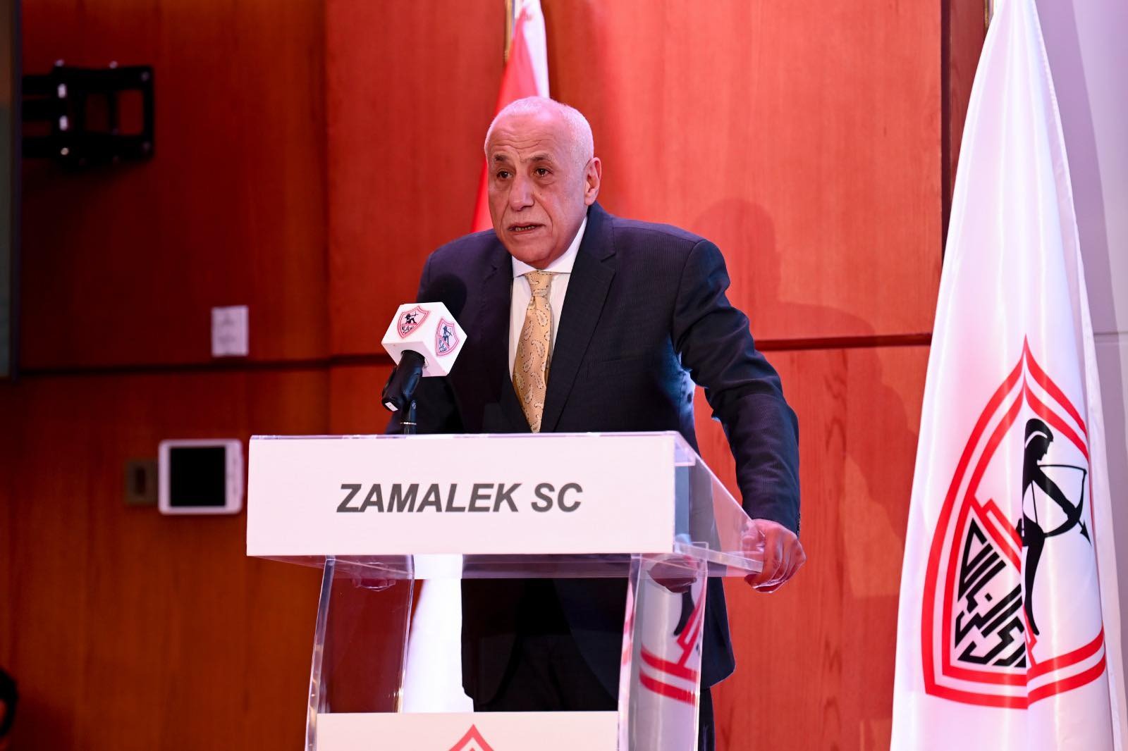 الزمالك يكشف أسباب موافقته على أداء مباراة القمة بتحكيم مصرى..ويرفض إرهاب الحكام