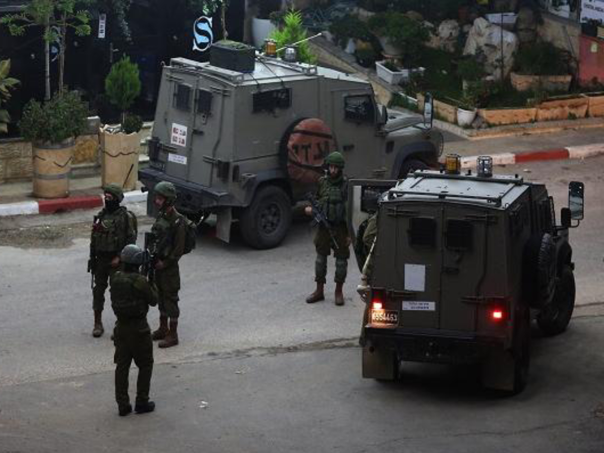 الاحتلال الإسرائيلي يعتقل 11 فلسطينيا .. من عدة مناطق في الضفة الغربية