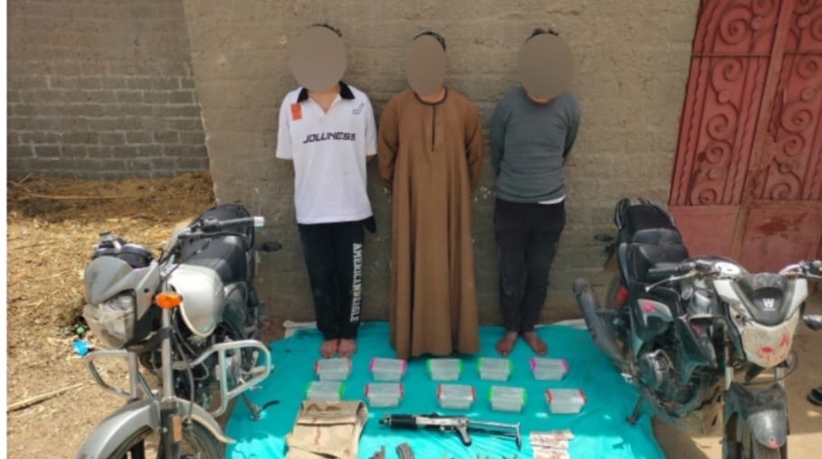 مقتل زعيم عصابة مخدرات وضبط 3 من أعوانه .. في تبادل نار مع الشرطة