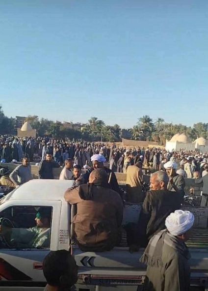 الآلاف بقنا شيعوا جنازة الشهيد نقيب محمود عبد الصبور