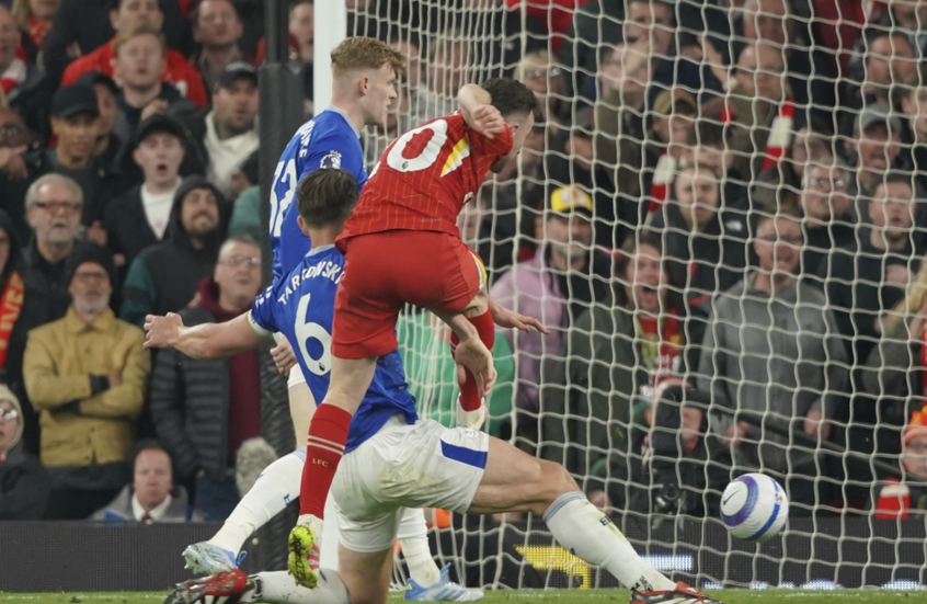 ليفربول يفوز على إيفرتون..ويقترب من لقب الدورى