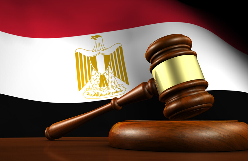 حبس مدير عام الصادرات بجمارك الإسكندرية و5 من معاونيه
