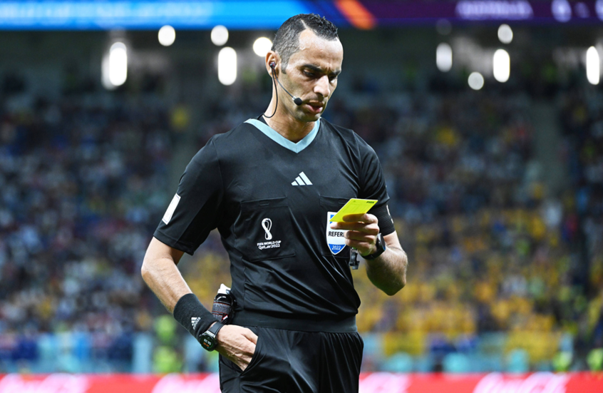 فيفا"يختار 12 حكماً عربياً للمشاركة فى إدارة مباريات كأس العالم للأندية