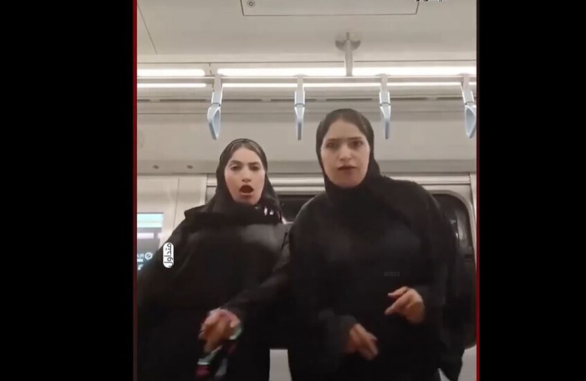 رقص مخل لفتاتين فى عربة مترو الأنفاق..والنيابة تخلى سبيلهما