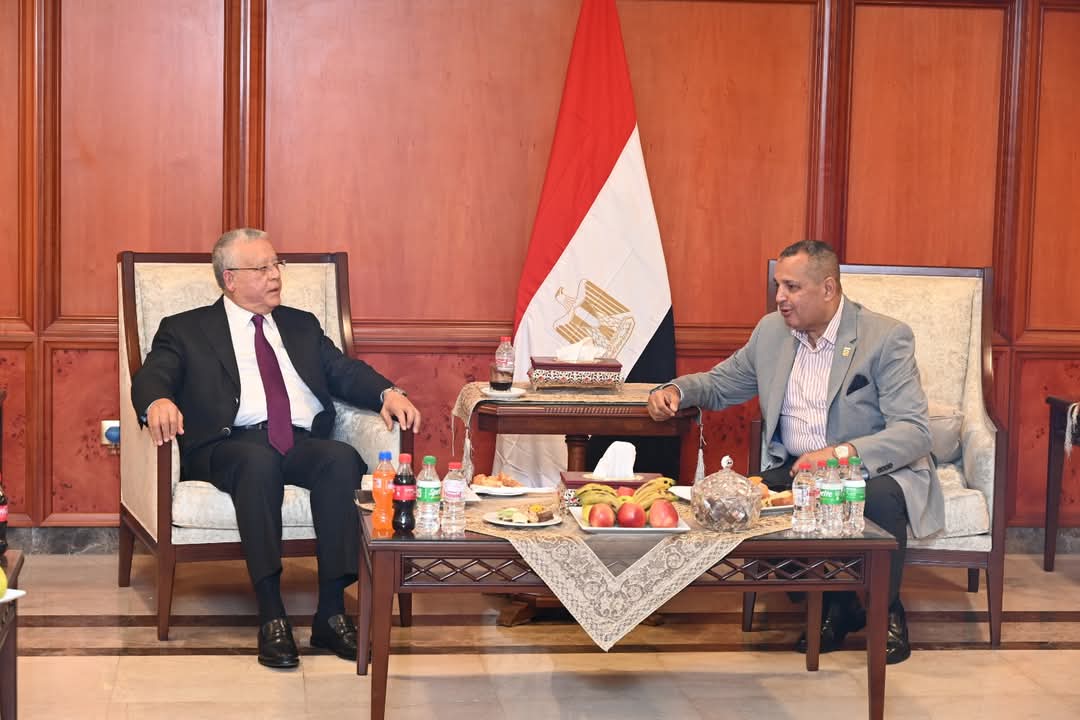 محافظ جنوب سيناء يلتقى رئيس مجلس النواب والوفد المرافق بشرم الشيخ
