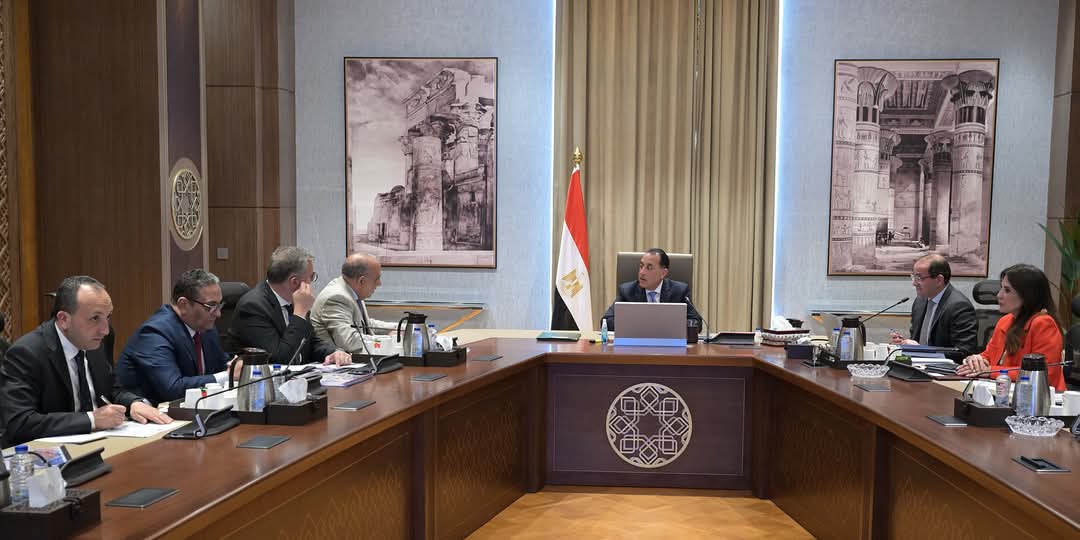 رئيس الوزراء بحث جهود رفع كفاءة محطات إنتاج الطاقة خلال الصيف